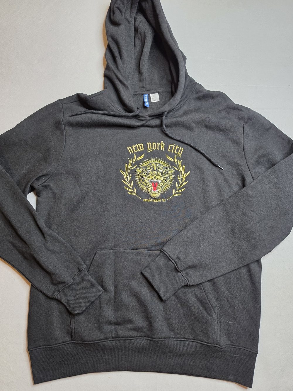 Divided H&M‎ Black Hoodie with Gold Embroidered Tiger and Red Accent Large - Picture 4 of 9